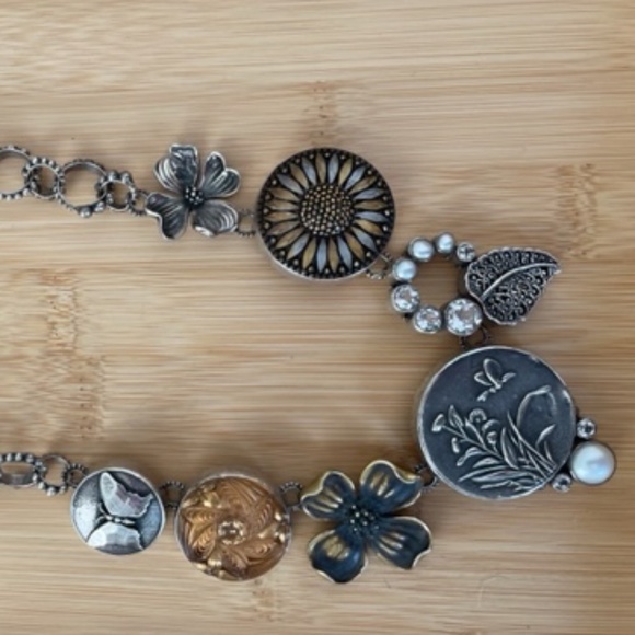 Echo Of The Dreamer Necklace - Picture 2 of 4